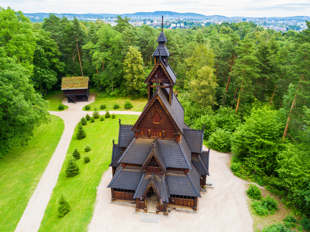 A igreja de madeira de Gol no Museu Norueguês de História Cultural, em Bygdøy, Oslo