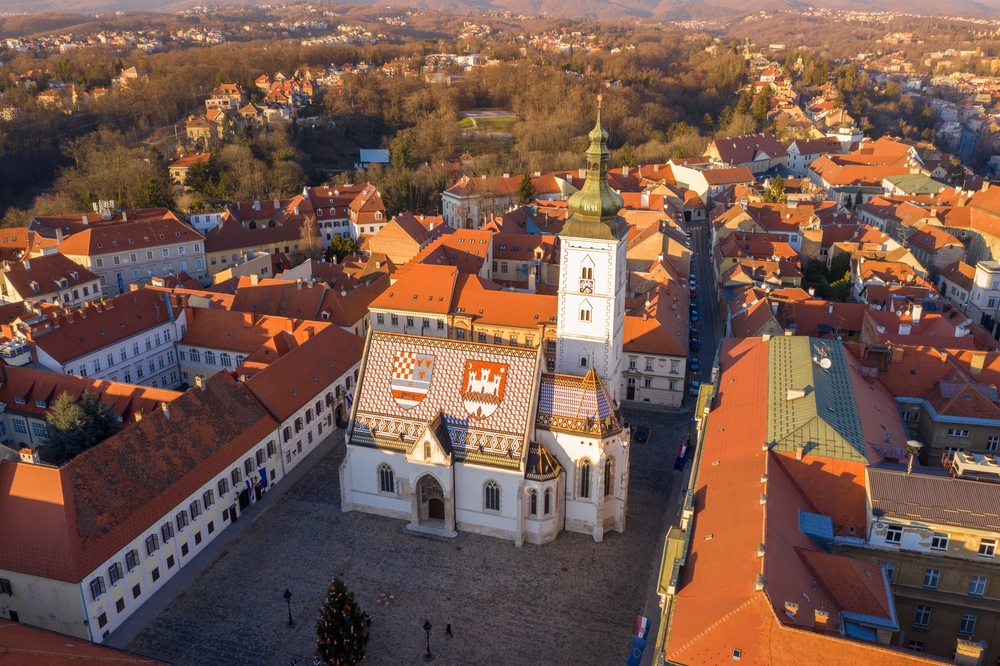 A Igreja de São Marcos com seu telhado colorido na Cidade Alta de Zagreb