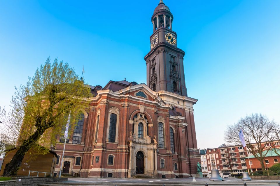 A Igreja de São Miguel e sua torre, em Hamburgo