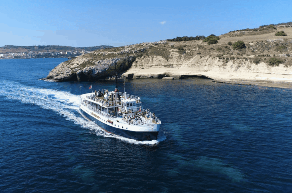 A ilha de Comino entre Malta e Gozo