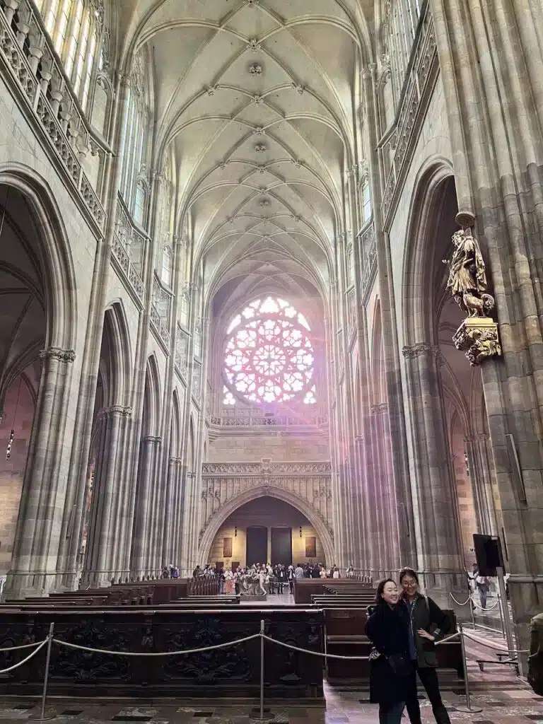 interior da catedral de são vito em praga