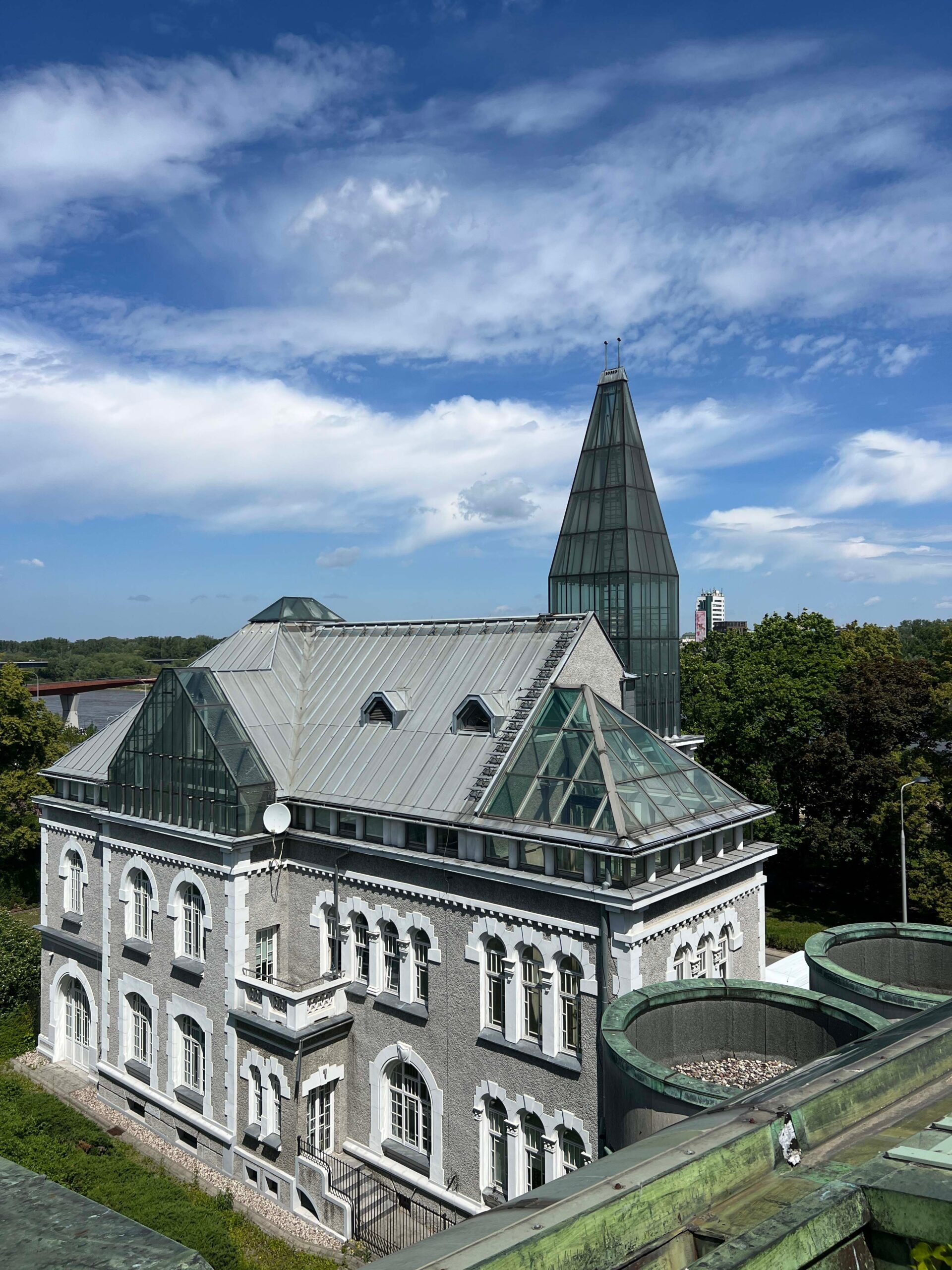 O jardim no terraço da Biblioteca Universitária em Powiśle, Varsóvia