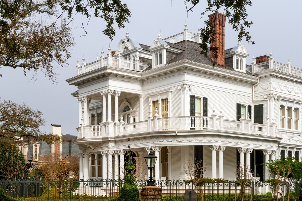Mansão histórica na St. Charles Avenue, no Garden District, em Nova Orleans