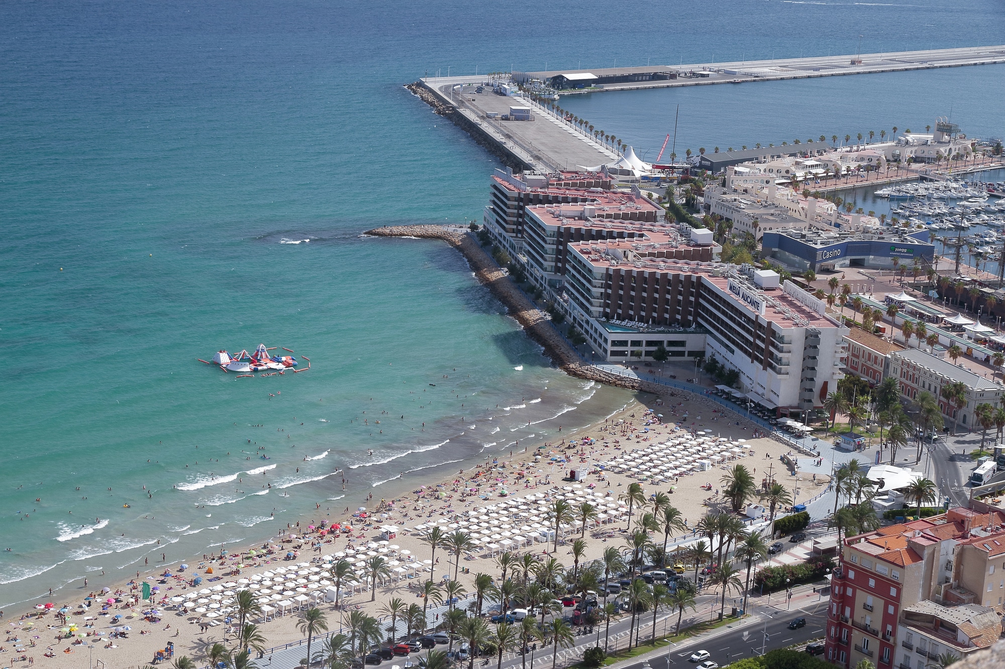 A marina e a Playa del Postiguet em Alicante
