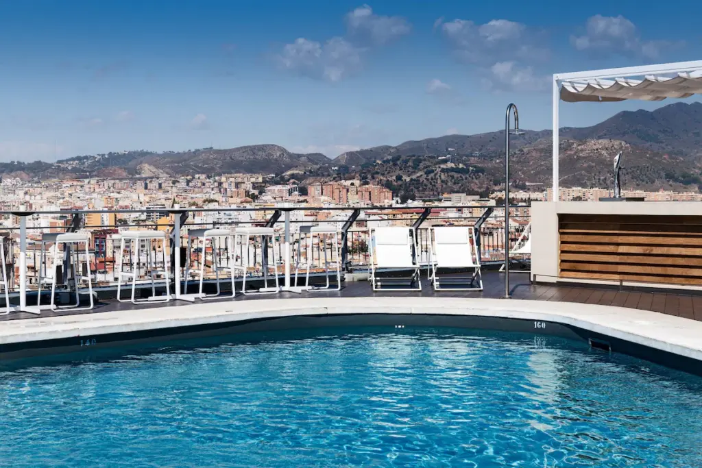 marriott málaga, hotel no centro com piscina no terraço