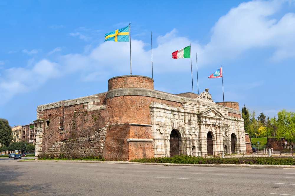 O monumental portão da cidade Porta Nuova, em Verona