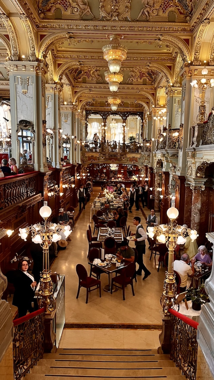New York Café, onde é servido o café da manhã para quem se hospeda no Anantara