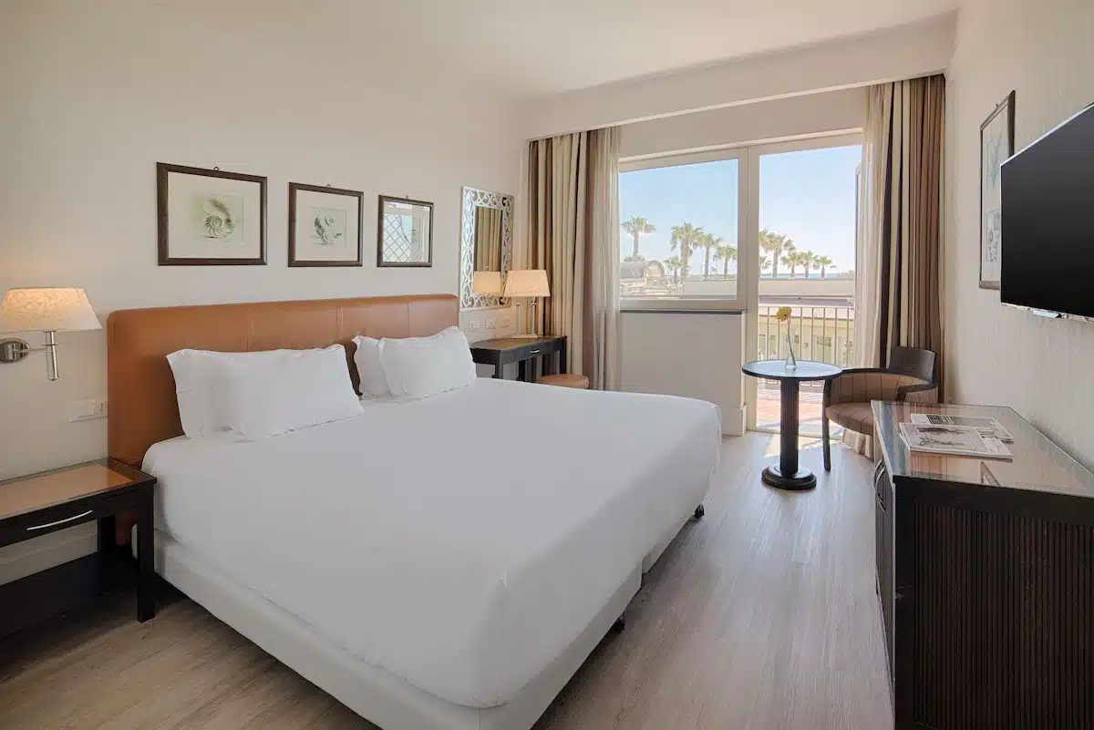 NH, hotel de praia em Catânia