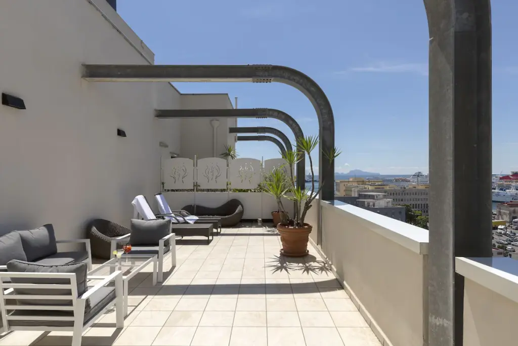 Palazzo Salgar, hotel de luxo com vista para o mar em Nápoles