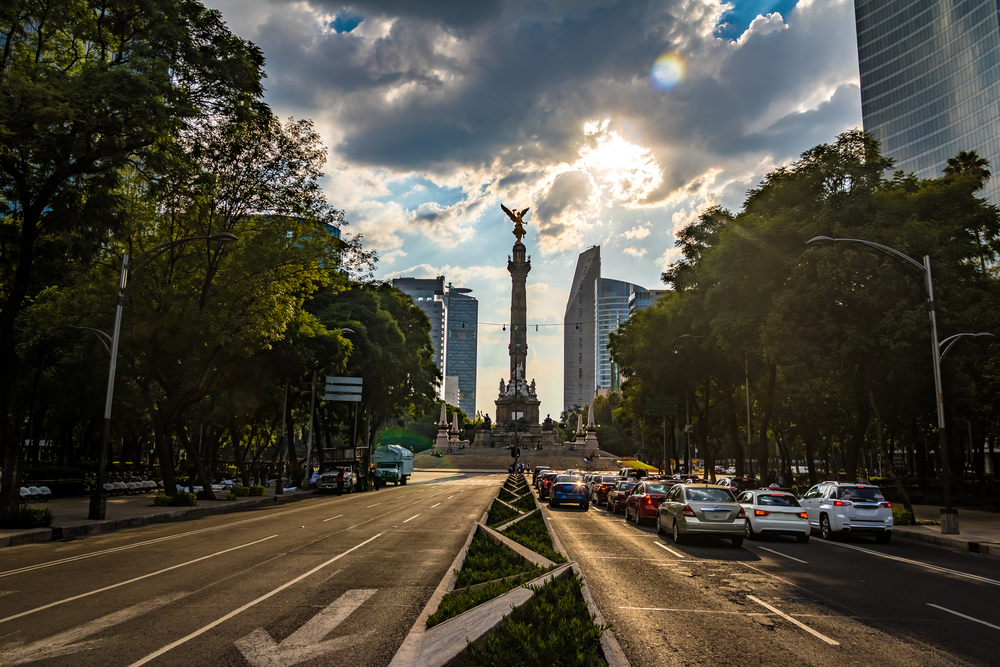 O Paseo de la Reforma e o monumento do Anjo da Independência na Cidade do México