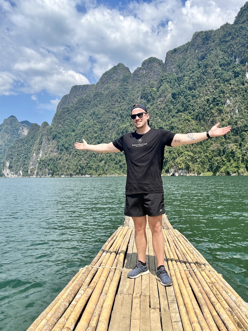 Passeio de barco pelo lago em Khao Sok