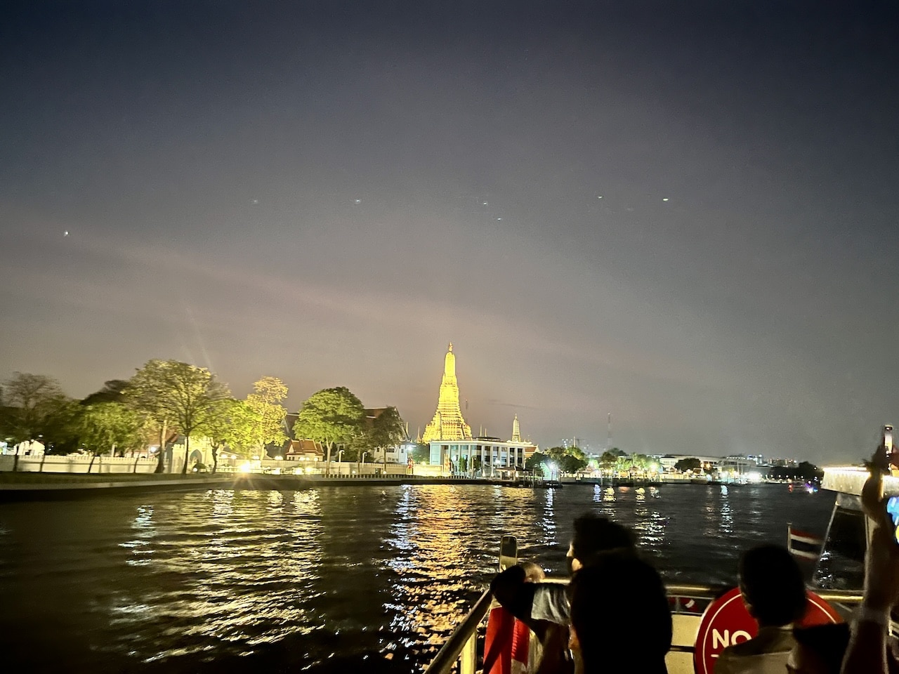 Passeio de barco pelo rio Chao Phraya