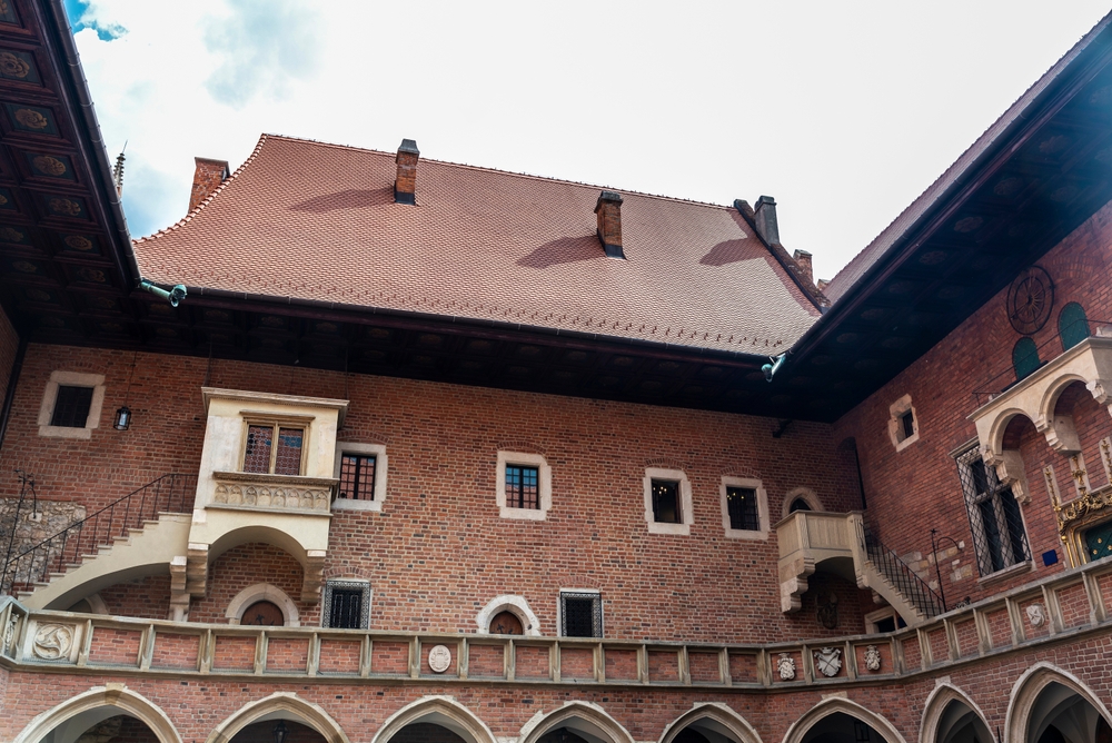 O pátio com arcadas do Collegium Maius, em Cracóvia