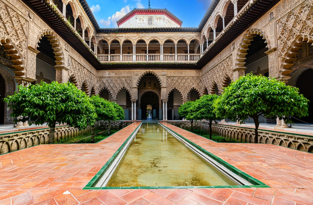O Patio de las Doncellas, o Pátio das Donzelas, no Real Alcázar de Sevilha