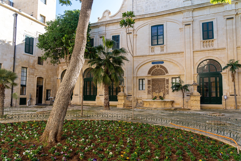 O pátio do Palácio do Grão-Mestre em Valletta