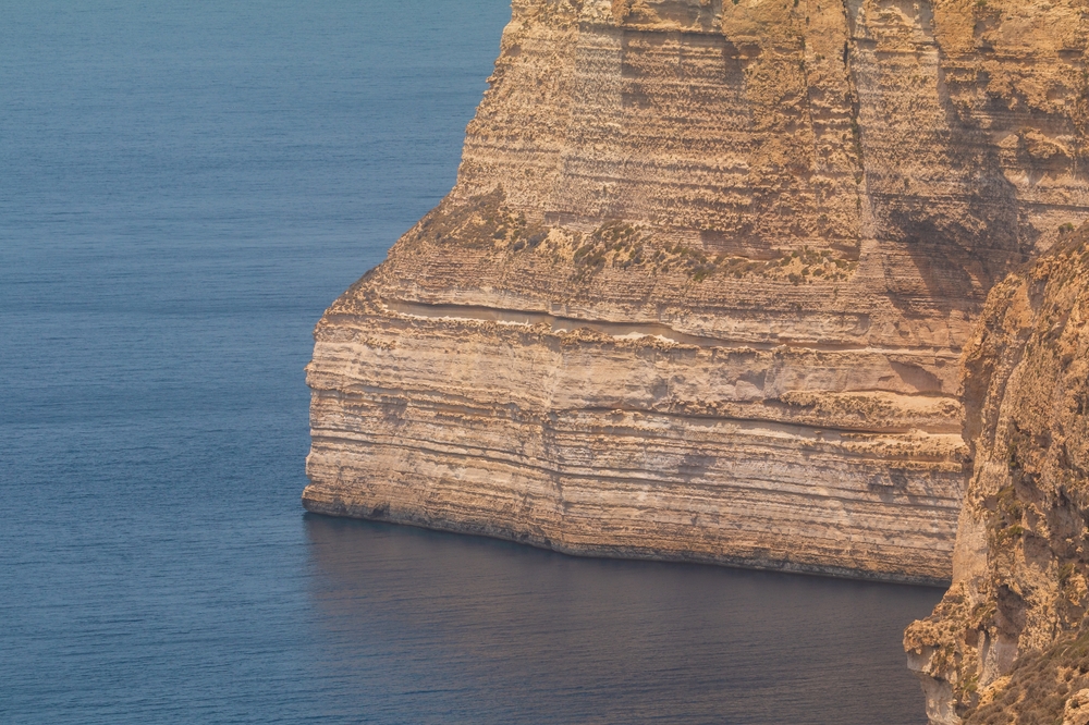 Os Penhascos de Dingli sobre o Mediterrâneo, na costa oeste de Malta