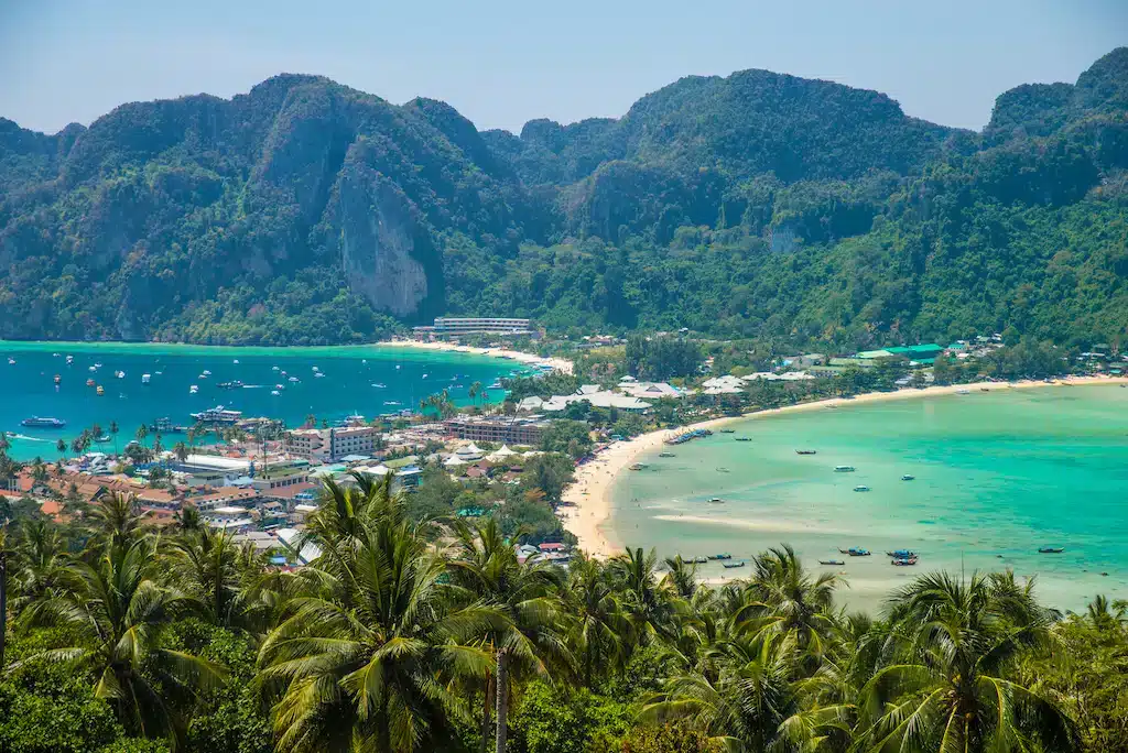 Phi Phi, o melhor lugar para se hospedar em Krabi para festas e natureza deslumbrante