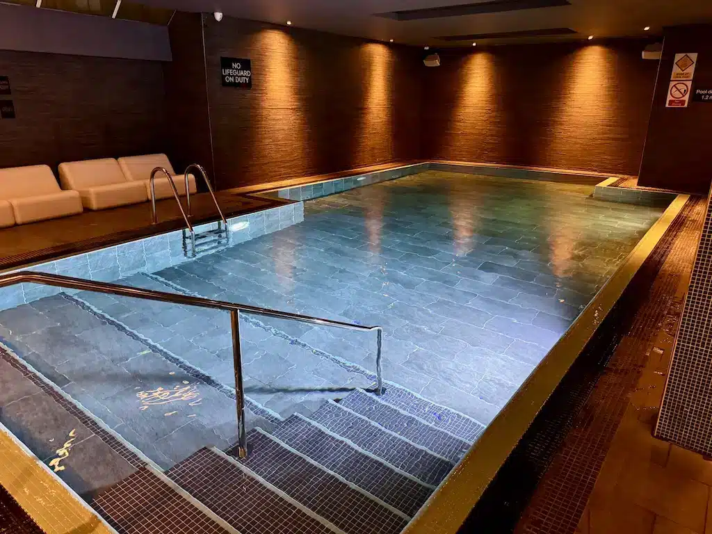 Piscina coberta do hotel em Edimburgo