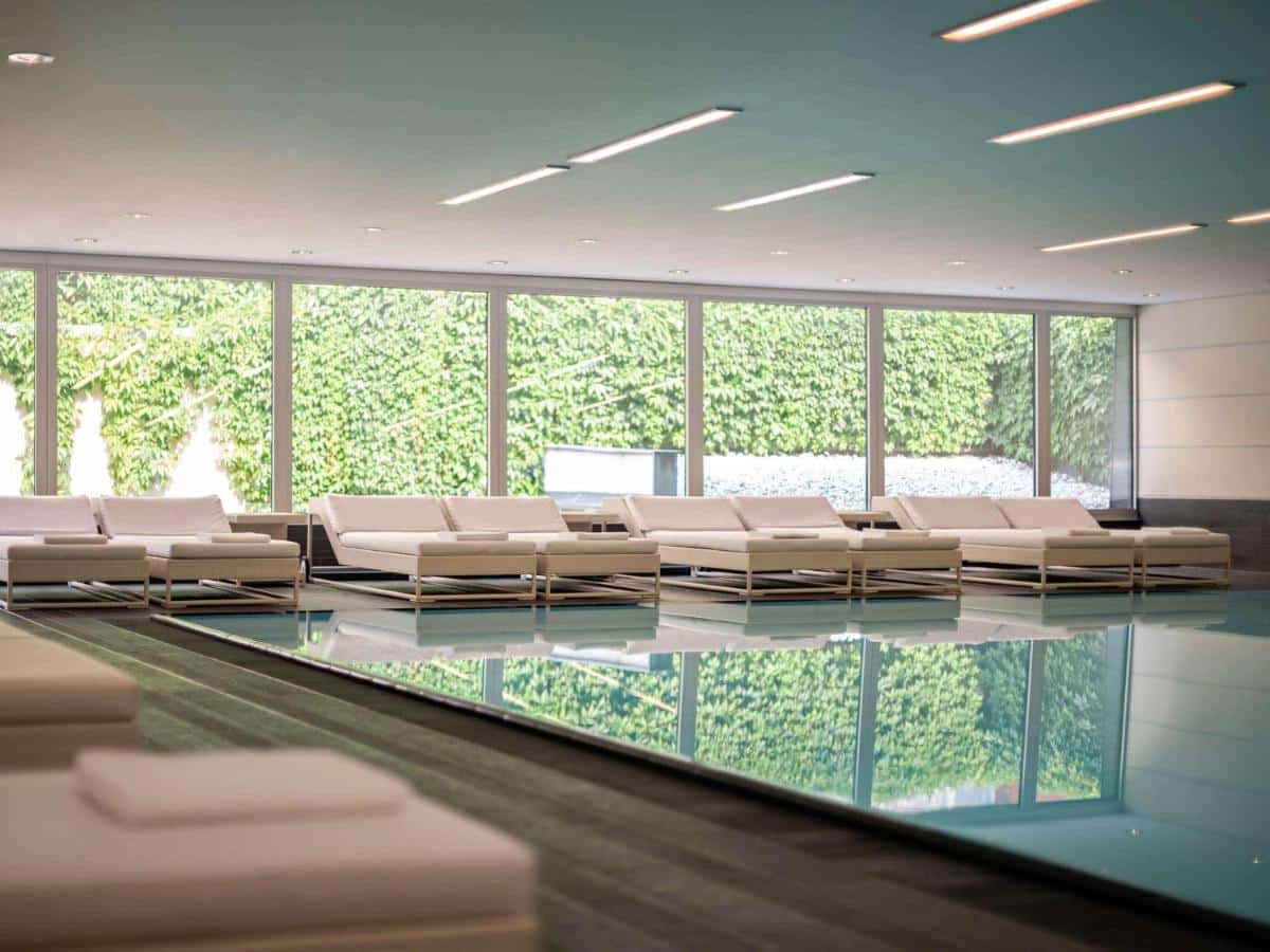 Piscina coberta do Pullman Berlin Schweizerhof