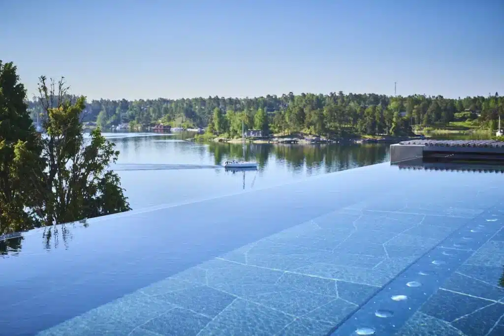 Piscina com vista do Djurönäset