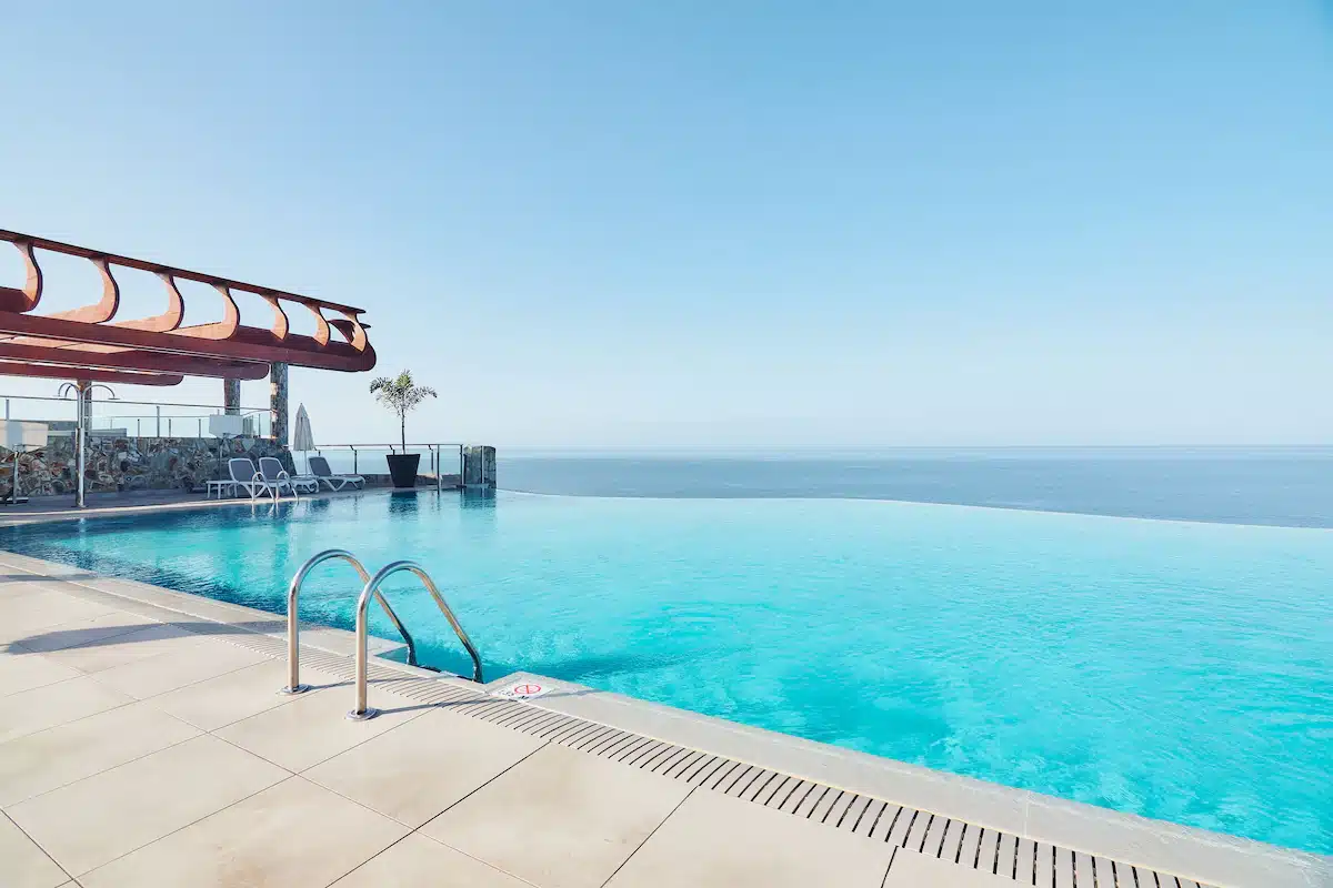 Piscina de hotel em Puerto Rico