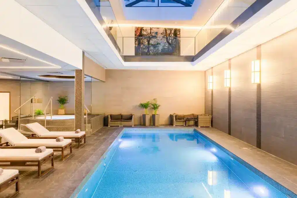 Piscina do AC Hotel by Marriott Stockholm