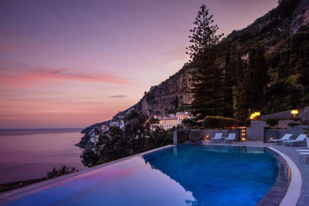 Piscina do Anantara Convento di Amalfi Grand Hotel
