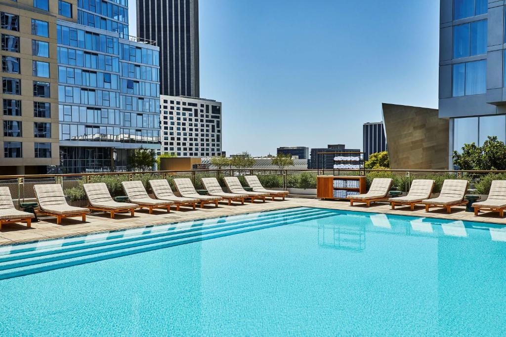 Piscina do Conrad Los Angeles