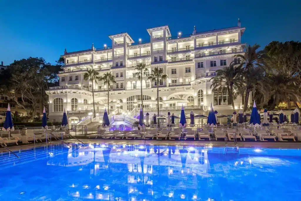 Piscina do Gran Hotel Miramar GL