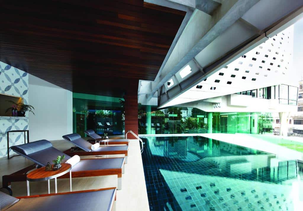Piscina do hotel LiT Bangkok
