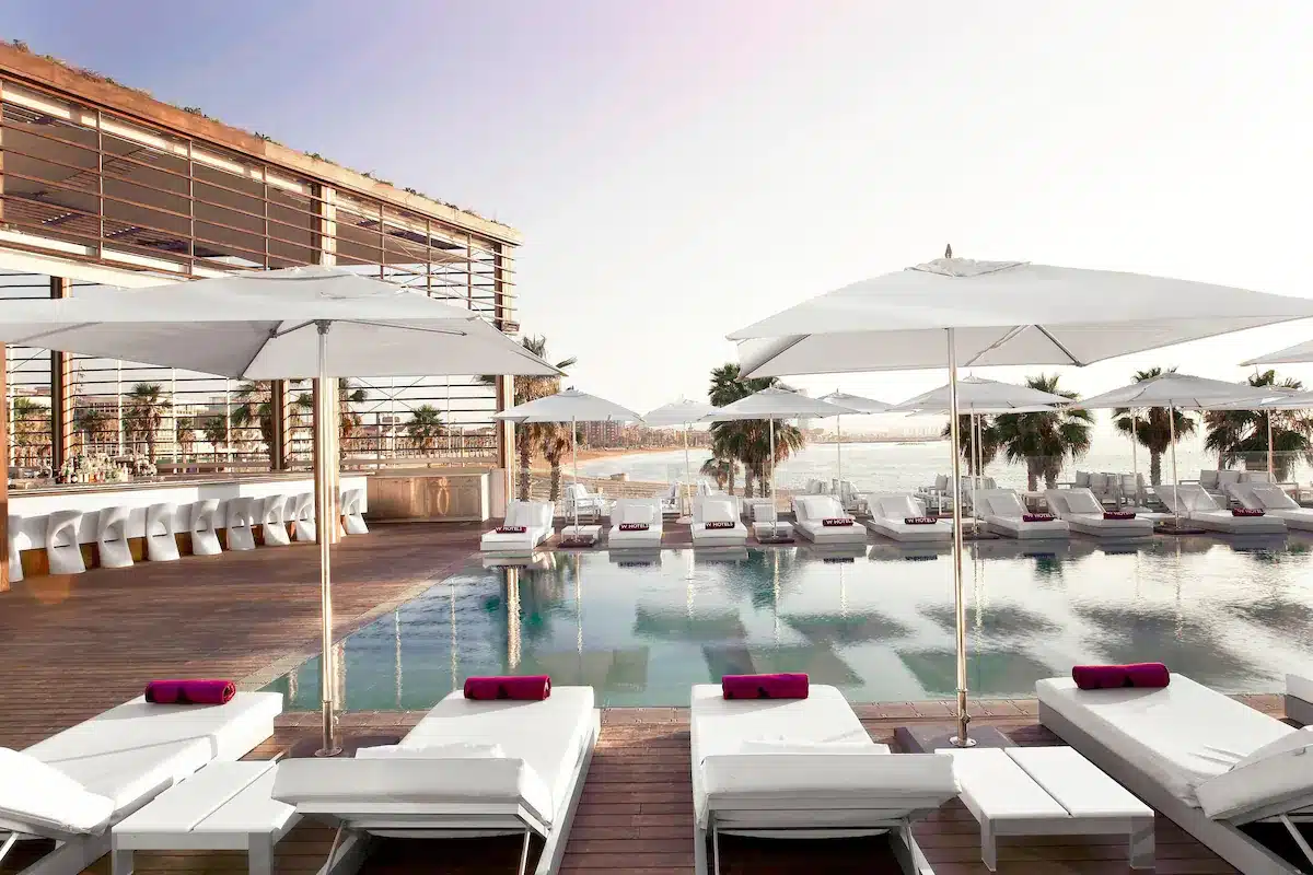 Piscina do W Hotel com vista para a praia
