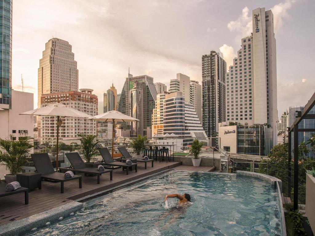 Piscina na cobertura do Tastoria Collection Sukhumvit