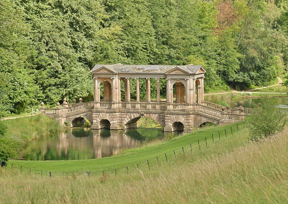 A ponte palladiana no Prior Park Landscape Garden, no alto da colina acima de Widcombe, em Bath