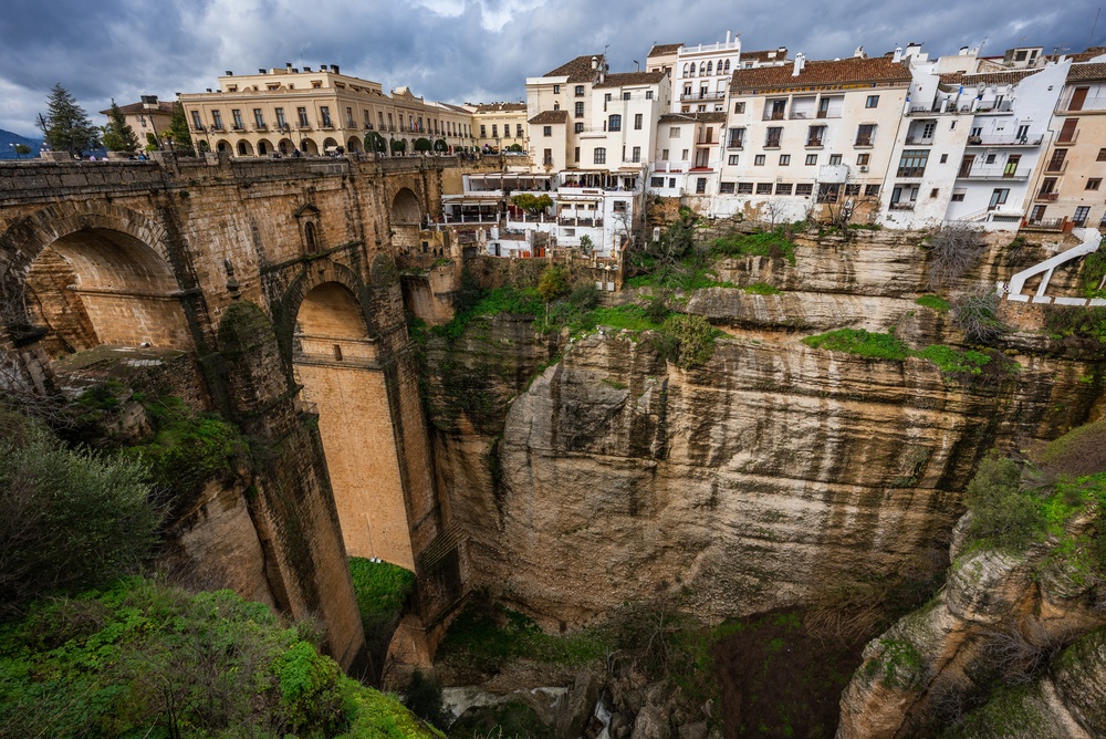 A ponte Puente Nuevo sobre o desfiladeiro El Tajo, em Ronda