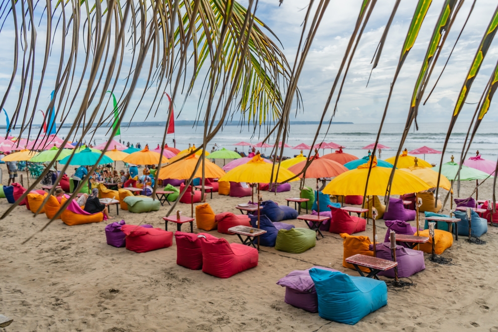 Pôr do sol na praia de Seminyak, em Bali