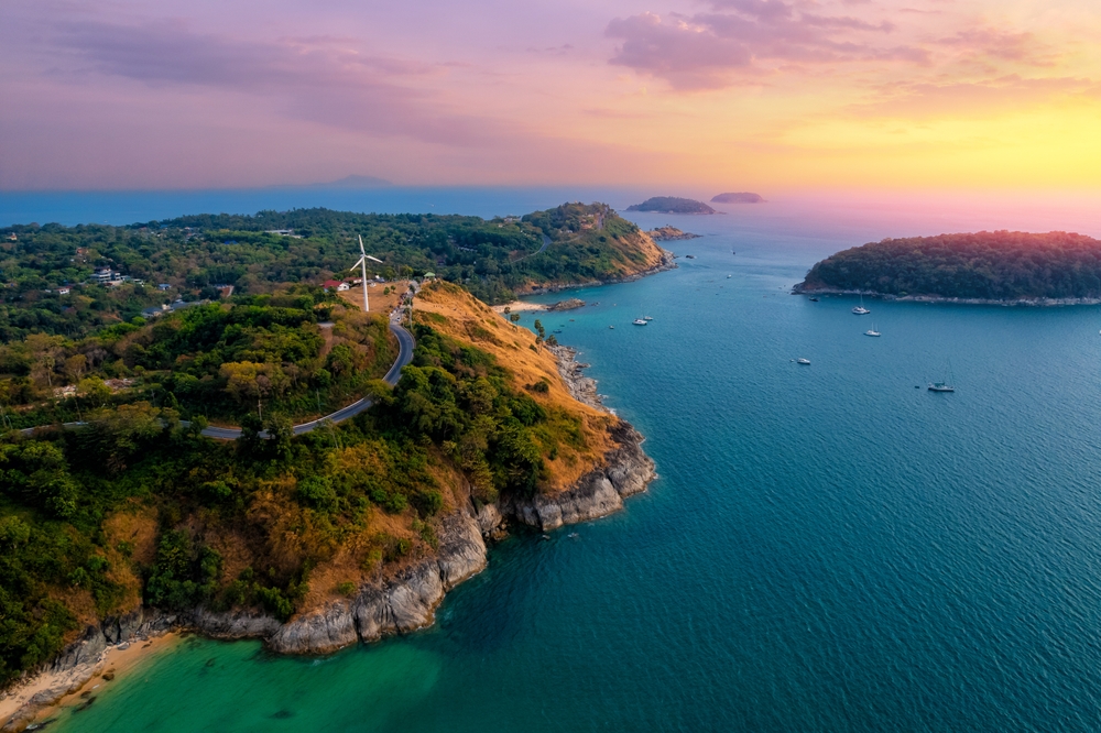 Pôr do sol no Promthep Cape, na ponta sul de Phuket