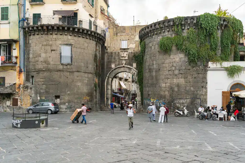 Porta Nolana, Nápoles