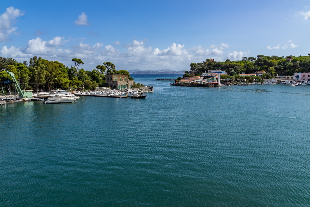 O porto de Ischia Porto