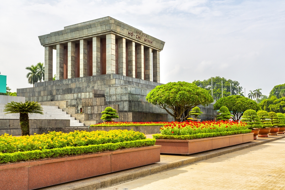 Praça Ba Dinh e o Mausoléu de Ho Chi Minh, em Hanói