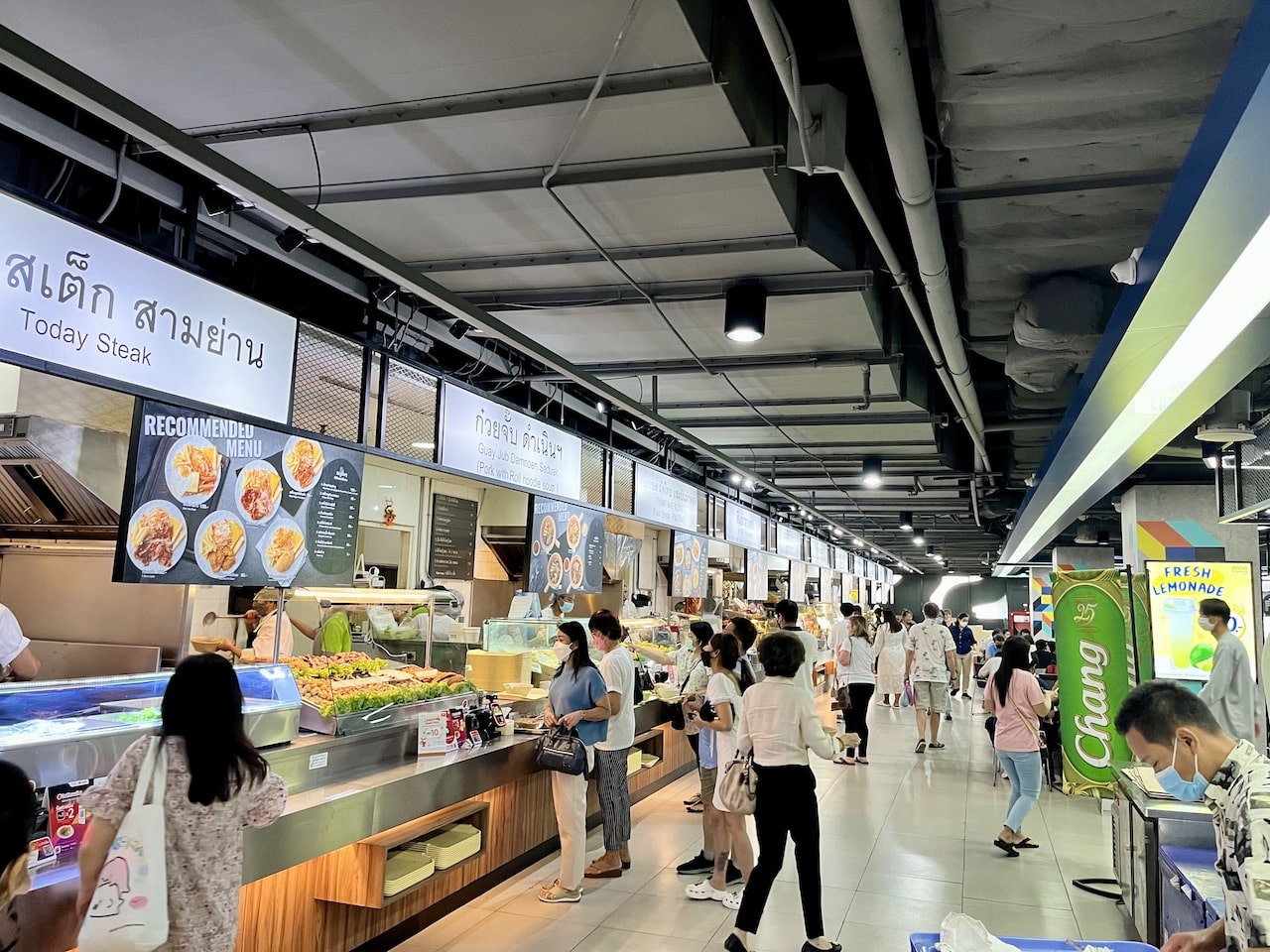 Praça de alimentação no MBK, em Bangkok