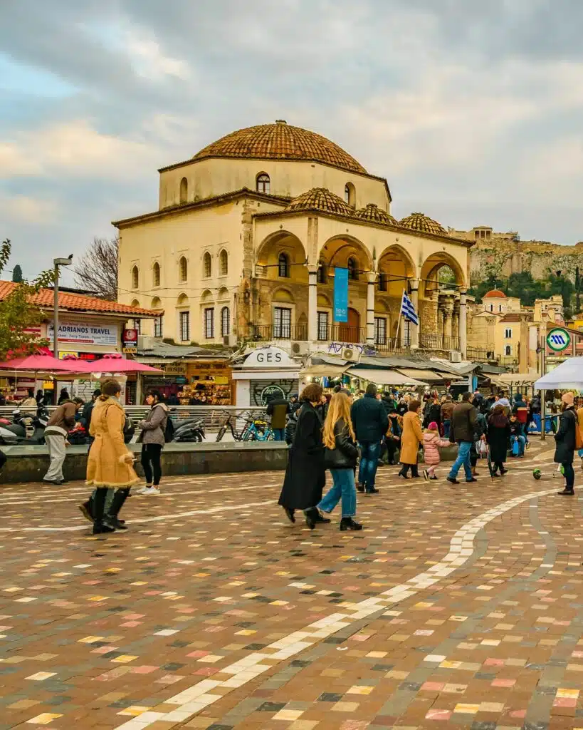 Praça Monastiraki e a feira de antiguidades