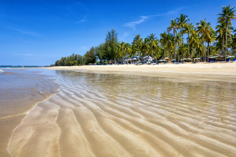 Praia de Bang Niang em Khao Lak
