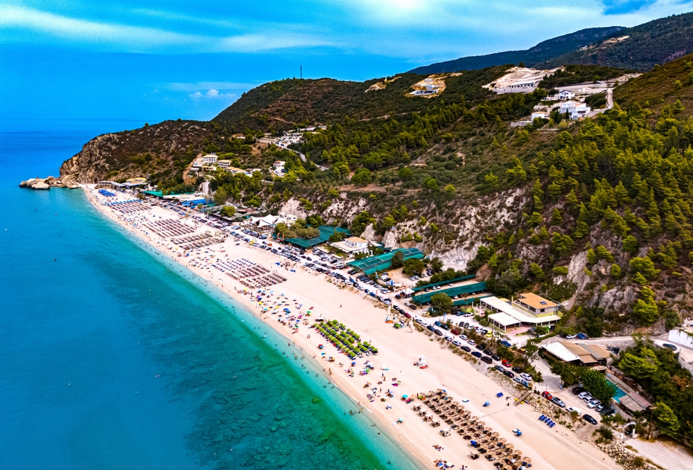 A praia de Kathisma, na costa oeste de Lefkada, junto ao Mar Jônico