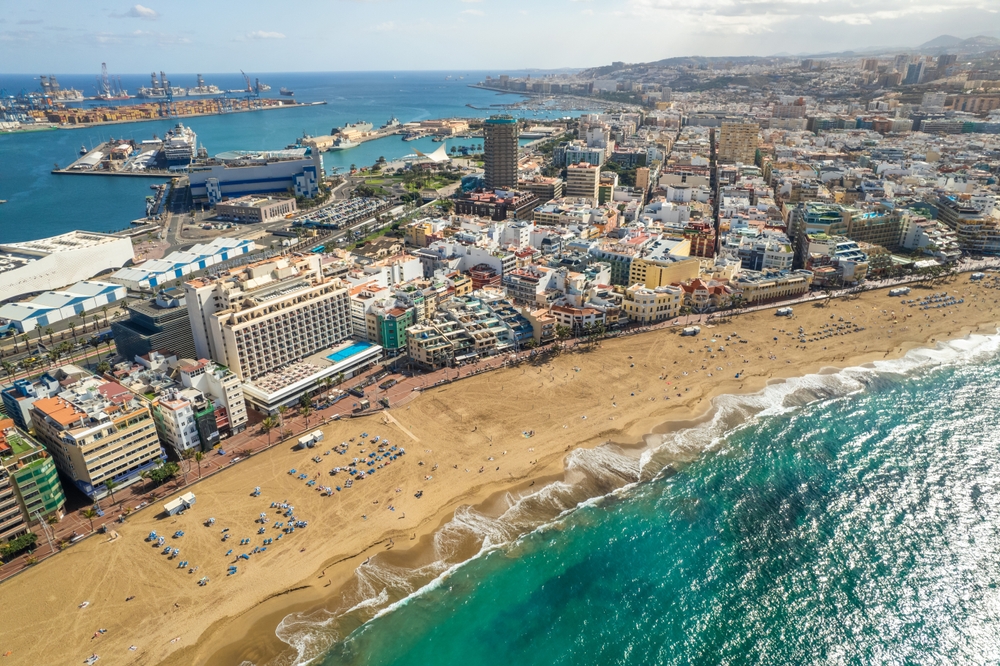 Foto aérea da Playa de Las Canteras, em Las Palmas de Gran Canaria
