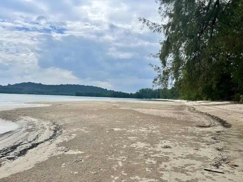Praia isolada em Koh Yao Yai