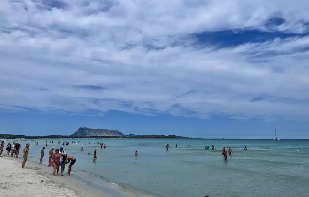 Praia La Cinta na Sardenha