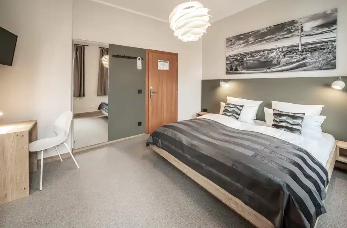 Quarto do Hotel Am Markt, hotel barato e aconchegante em Munique