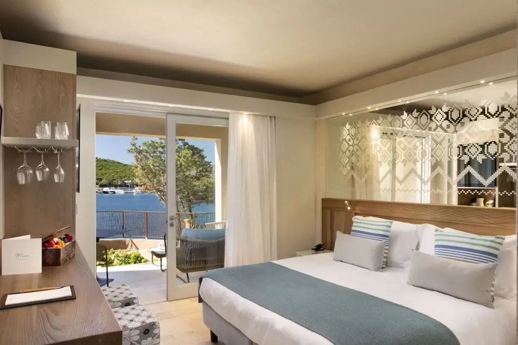 Quarto no 7pines resort