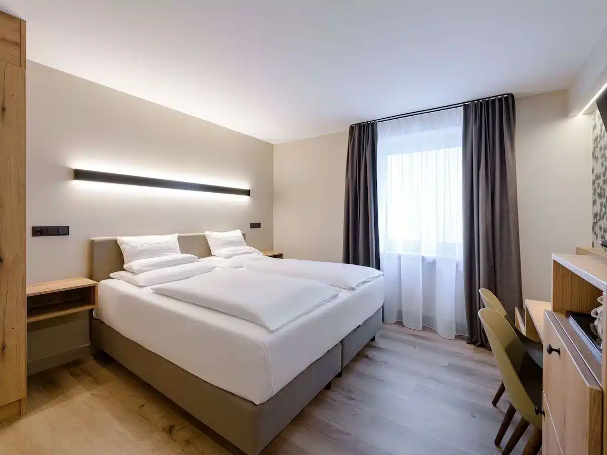 Quarto no Mercure, hotel com bom preço no coração de Munique