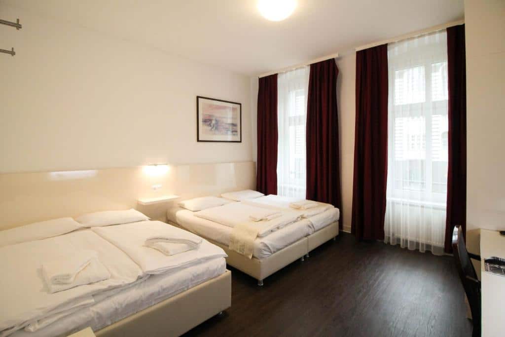 quarto para quatro pessoas no hotel prens